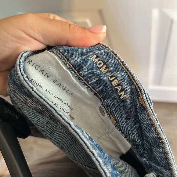 American Eagle Mom Jean with holes size 14 long - Picture 5 of 7